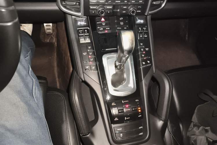 Used Porsche Cayenne 2014 Cayenne Platinum Edition 3.0T Gear Lever
