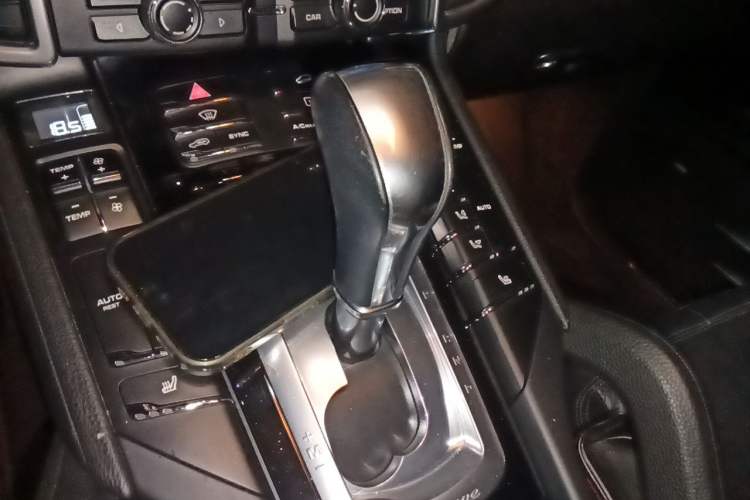 Used Porsche Cayenne 2014 Cayenne Platinum Edition 3.0T Gear Lever