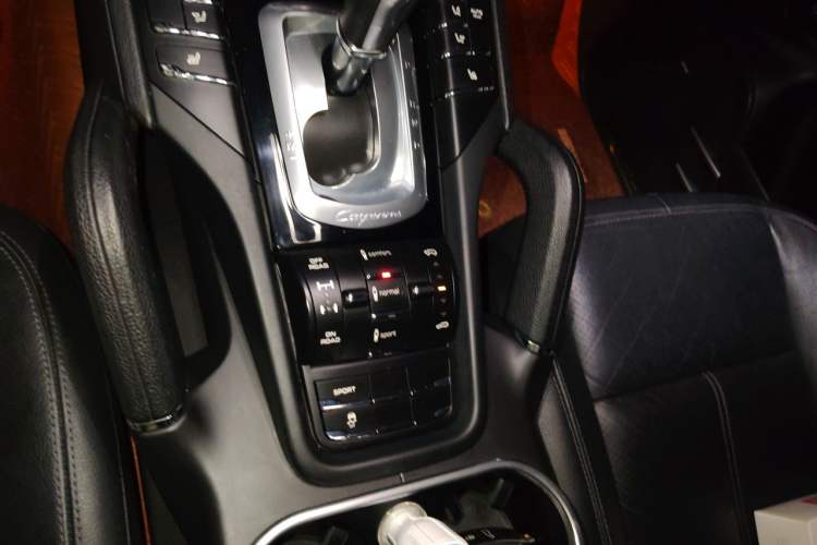 Used Porsche Cayenne 2014 Cayenne Platinum Edition 3.0T Gear Lever