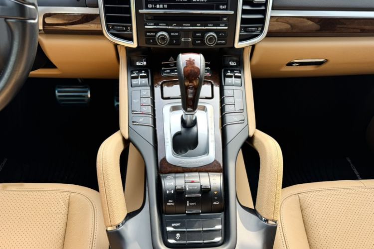 Used Porsche Cayenne 2014 Cayenne Platinum Edition 3.0T Gear Lever