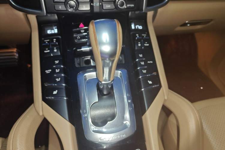 Used Porsche Cayenne 2014 Cayenne Platinum Edition 3.0T Gear Lever