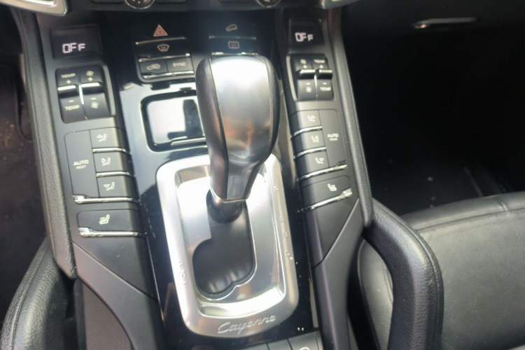 Used Porsche Cayenne 2014 Cayenne Platinum Edition 3.0T Gear Lever