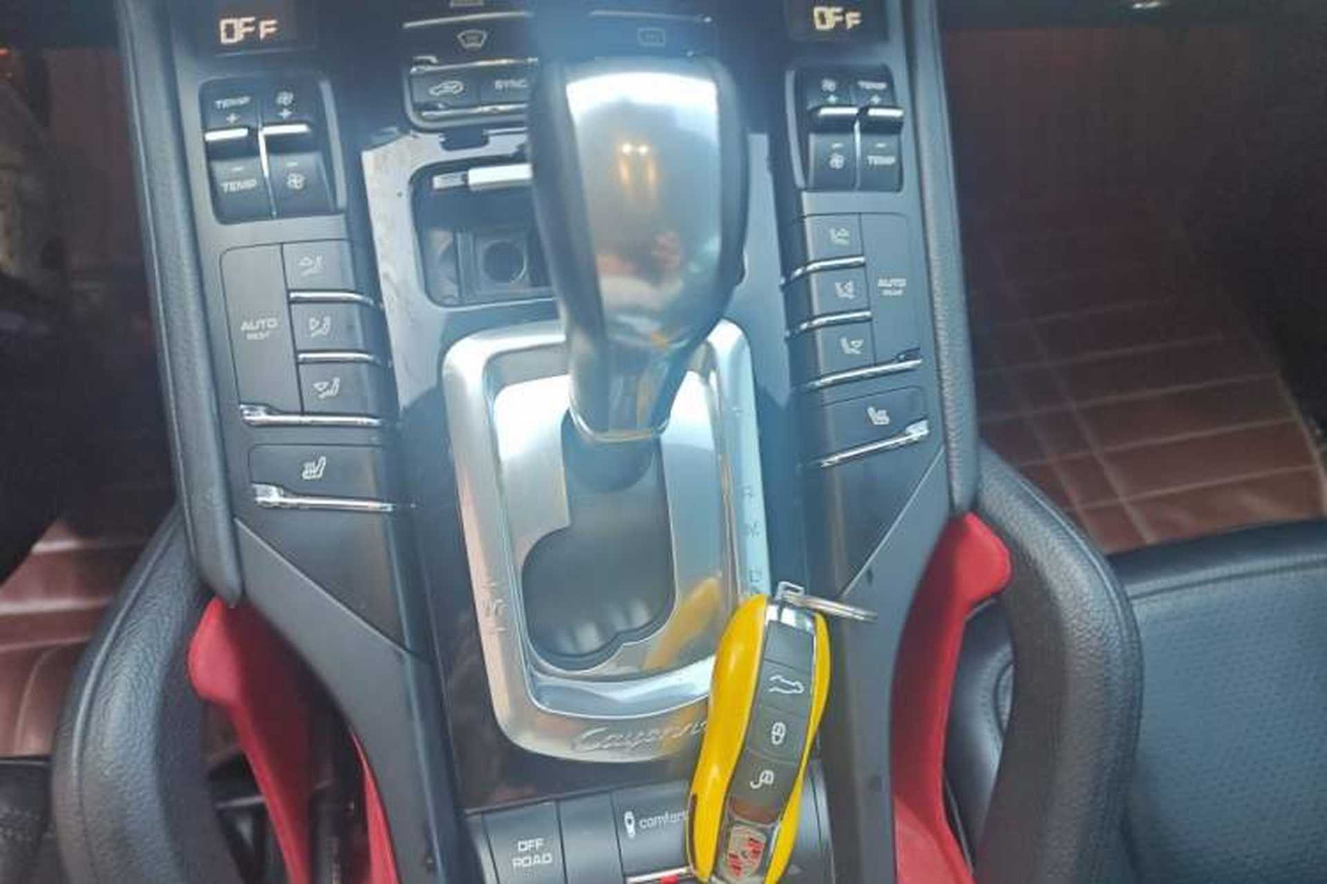 Used Porsche Cayenne 2014 Cayenne Platinum Edition 3.0T Gear Lever
