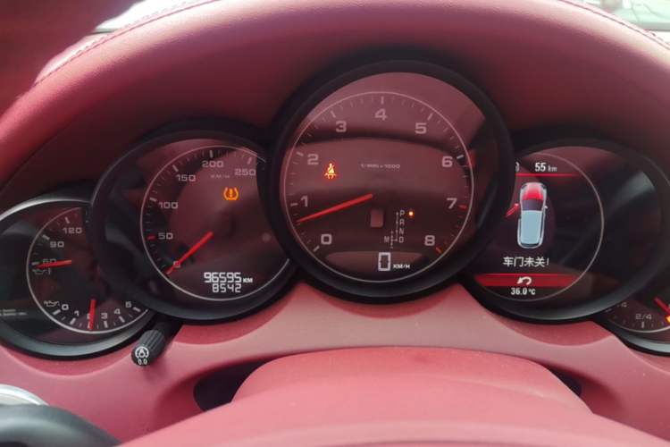 Used Porsche Cayenne 2014 Cayenne Platinum Edition 3.0T Instrument Cluster
