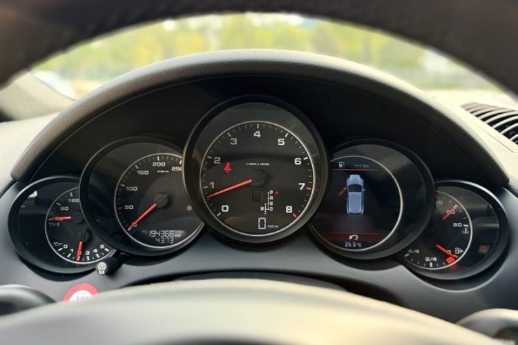 Used Porsche Cayenne 2014 Cayenne Platinum Edition 3.0T Instrument Cluster