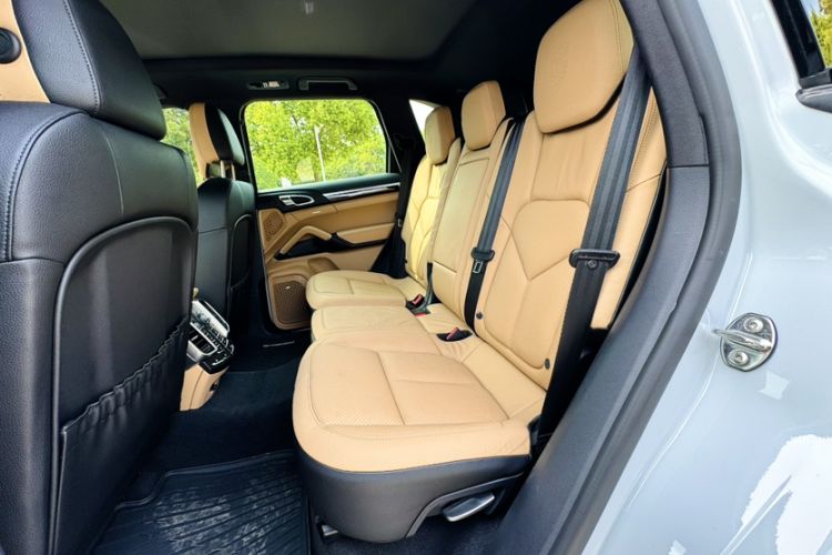 Used Porsche Cayenne 2014 Cayenne Platinum Edition 3.0T Interior 3