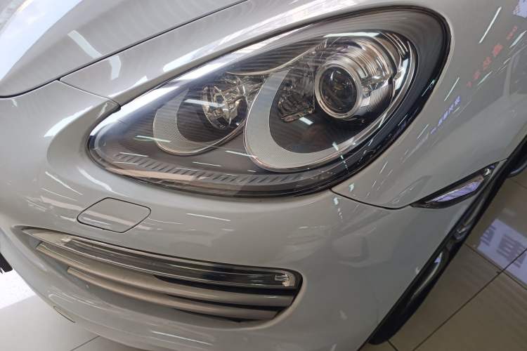 Used Porsche Cayenne 2014 Cayenne Platinum Edition 3.0T Left Front Headlight
