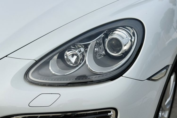 Used Porsche Cayenne 2014 Cayenne Platinum Edition 3.0T Left Front Headlight