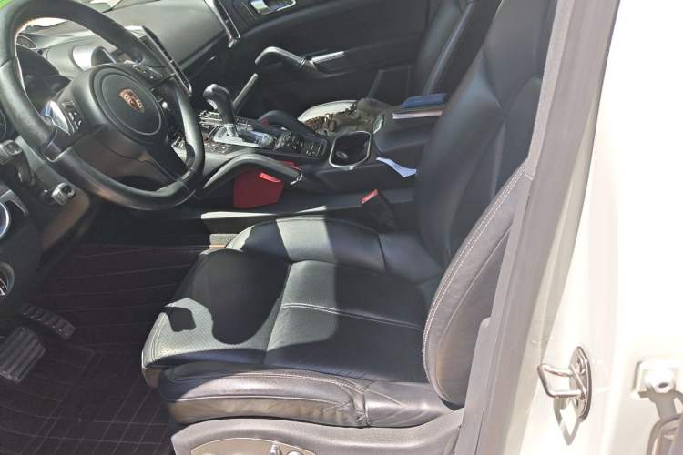 Used Porsche Cayenne 2014 Cayenne Platinum Edition 3.0T Left Front Seat