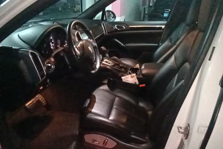 Used Porsche Cayenne 2014 Cayenne Platinum Edition 3.0T Left Front Seat