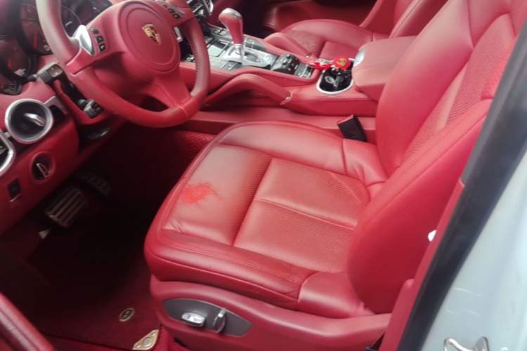 Used Porsche Cayenne 2014 Cayenne Platinum Edition 3.0T Left Front Seat