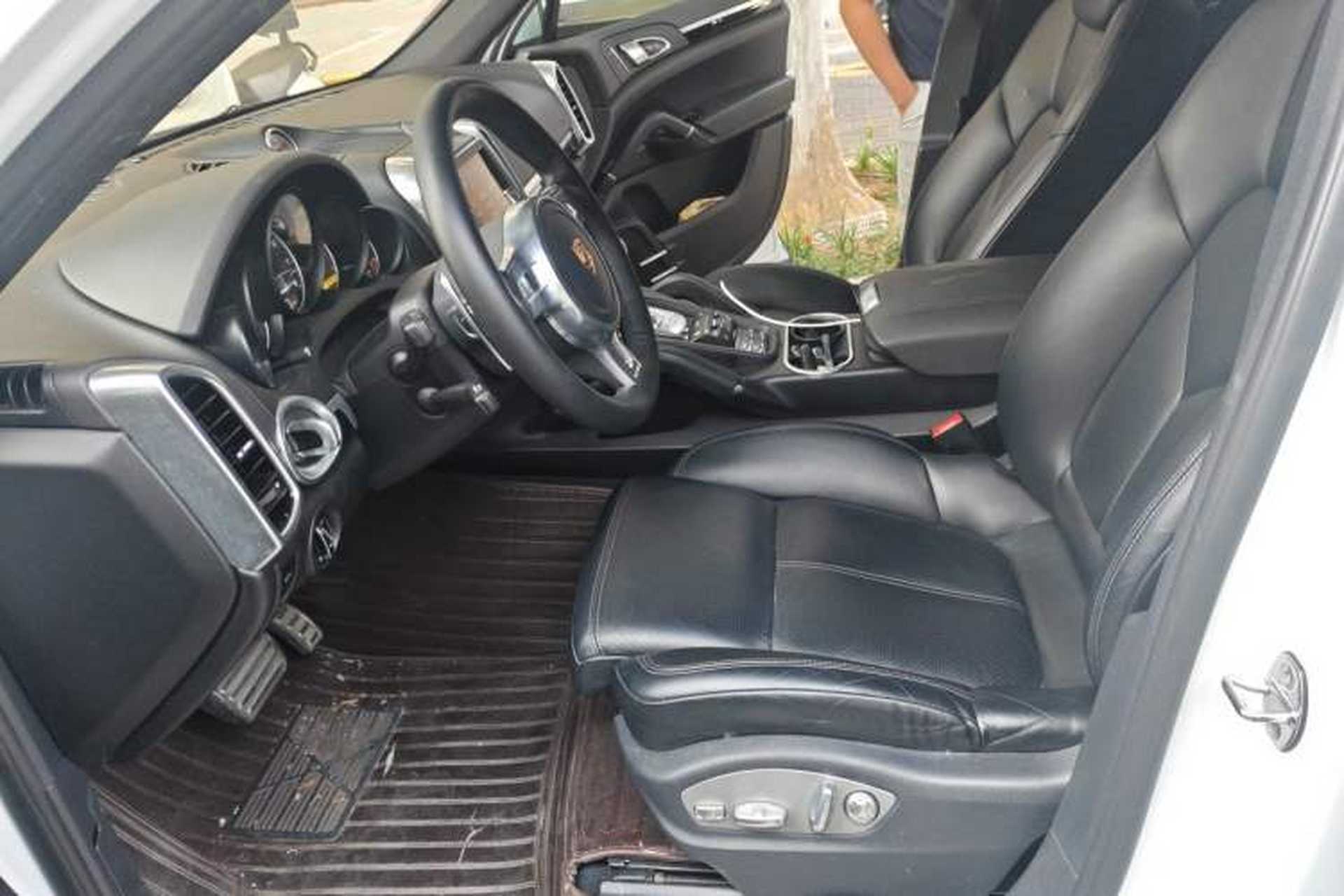 Used Porsche Cayenne 2014 Cayenne Platinum Edition 3.0T Left Front Seat