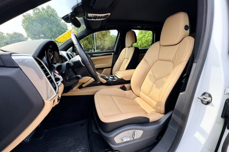 Used Porsche Cayenne 2014 Cayenne Platinum Edition 3.0T Left Front Seat