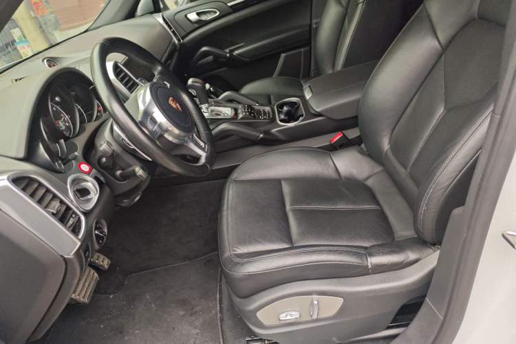 Used Porsche Cayenne 2014 Cayenne Platinum Edition 3.0T Left Front Seat