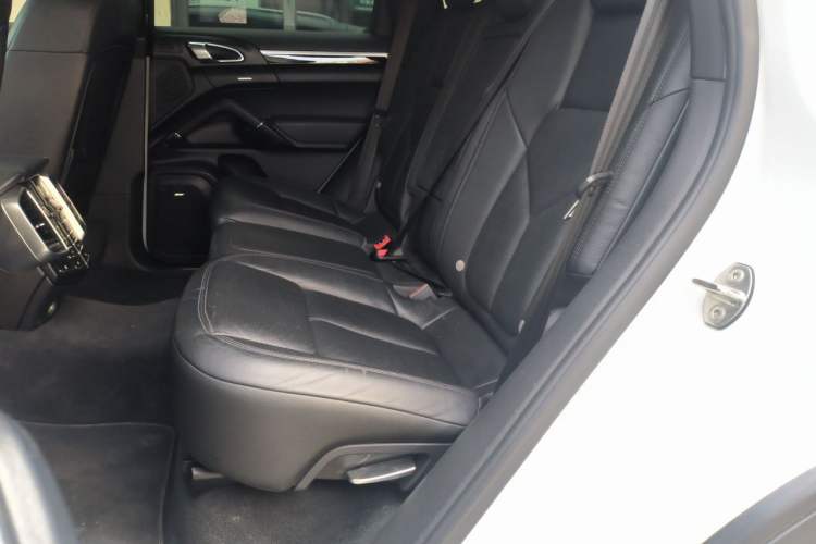 Used Porsche Cayenne 2014 Cayenne Platinum Edition 3.0T Left Rear Seat