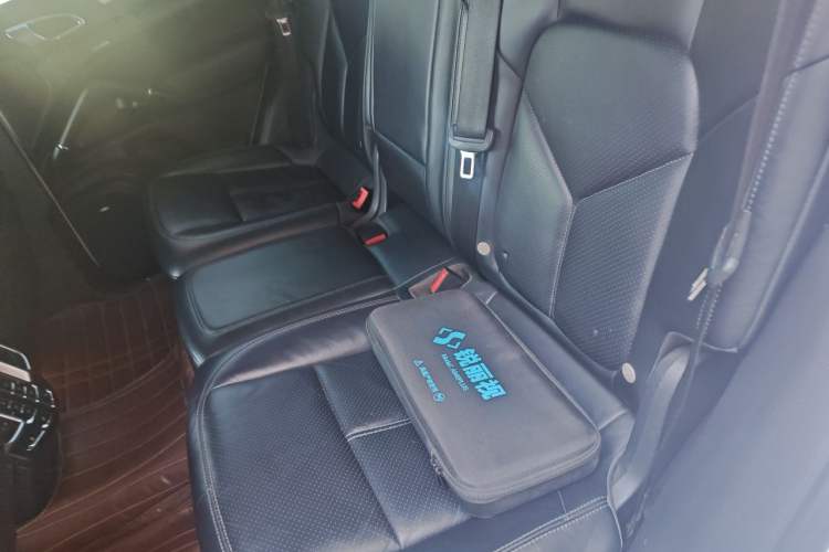 Used Porsche Cayenne 2014 Cayenne Platinum Edition 3.0T Left Rear Seat