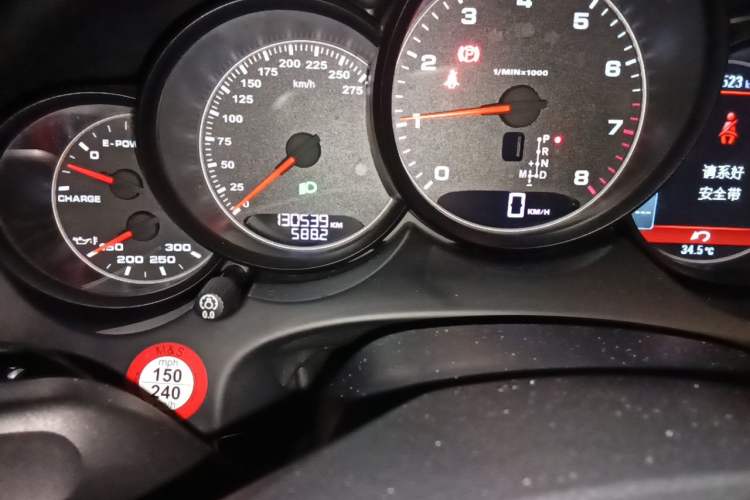 Used Porsche Cayenne 2014 Cayenne Platinum Edition 3.0T Odometer Close Up