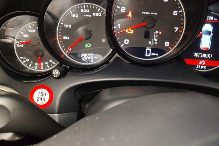 Used Porsche Cayenne 2014 Cayenne Platinum Edition 3.0T Odometer Close Up