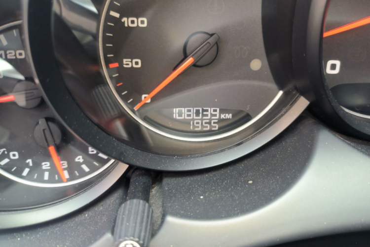 Used Porsche Cayenne 2014 Cayenne Platinum Edition 3.0T Odometer Close Up