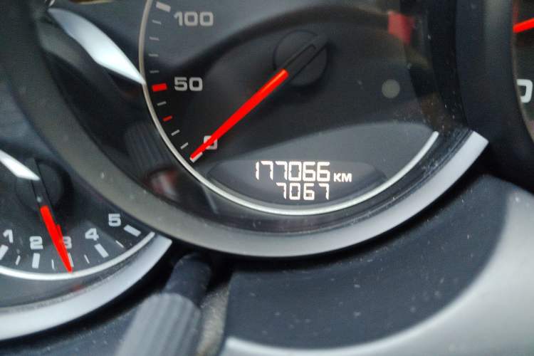 Used Porsche Cayenne 2014 Cayenne Platinum Edition 3.0T Odometer Close Up