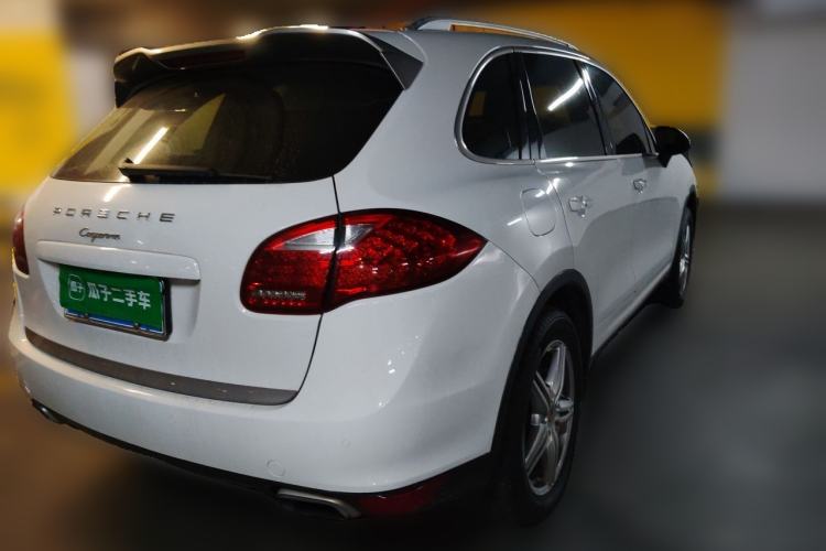 Used Porsche Cayenne 2014 Cayenne Platinum Edition 3.0T Rear Right 45 Deg