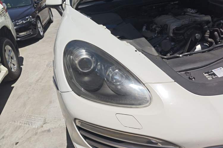 Used Porsche Cayenne 2014 Cayenne Platinum Edition 3.0T Right Front Headlight