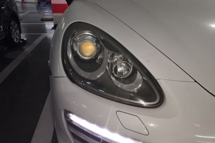 Used Porsche Cayenne 2014 Cayenne Platinum Edition 3.0T Right Front Headlight