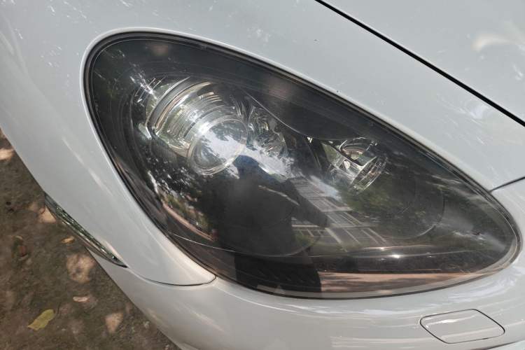Used Porsche Cayenne 2014 Cayenne Platinum Edition 3.0T Right Front Headlight