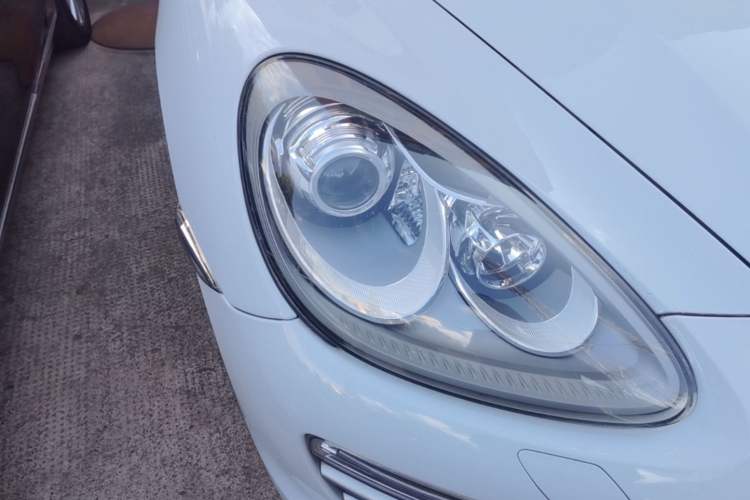 Used Porsche Cayenne 2014 Cayenne Platinum Edition 3.0T Right Front Headlight