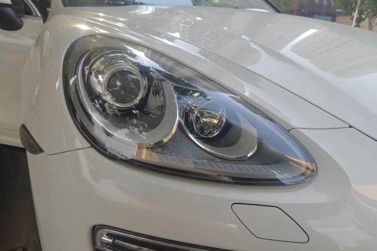 Used Porsche Cayenne 2014 Cayenne Platinum Edition 3.0T Right Front Headlight
