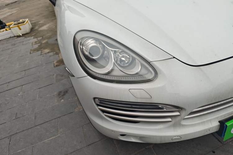 Used Porsche Cayenne 2014 Cayenne Platinum Edition 3.0T Right Front Headlight