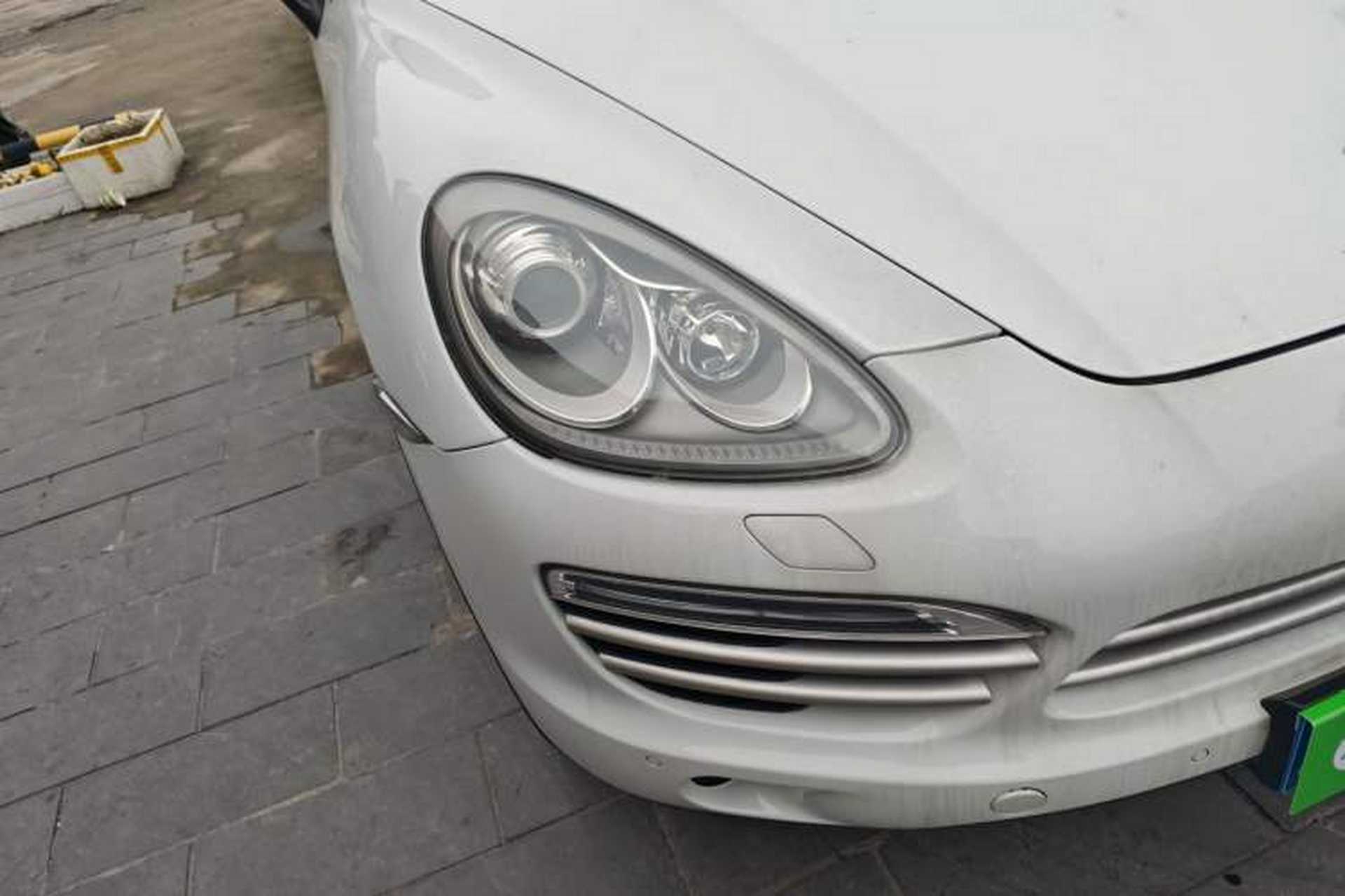 Used Porsche Cayenne 2014 Cayenne Platinum Edition 3.0T Right Front Headlight