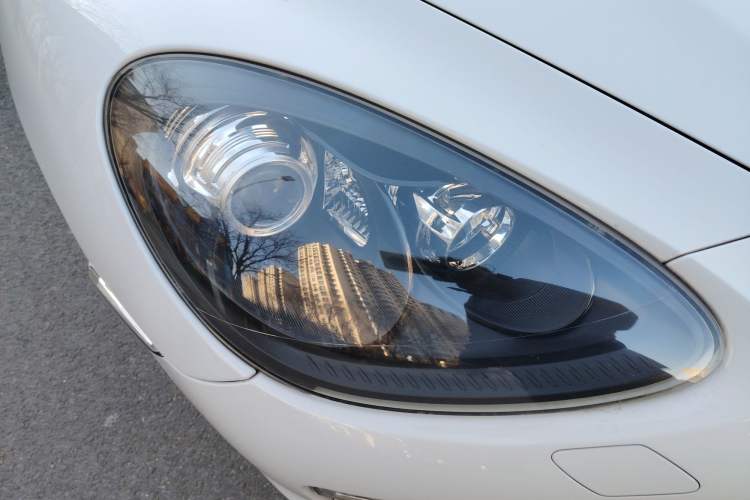 Used Porsche Cayenne 2014 Cayenne Platinum Edition 3.0T Right Front Headlight