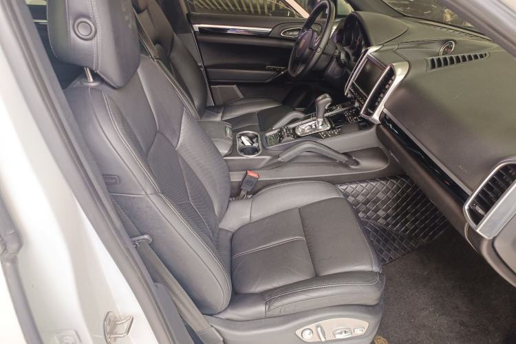 Used Porsche Cayenne 2014 Cayenne Platinum Edition 3.0T Right Front Seat