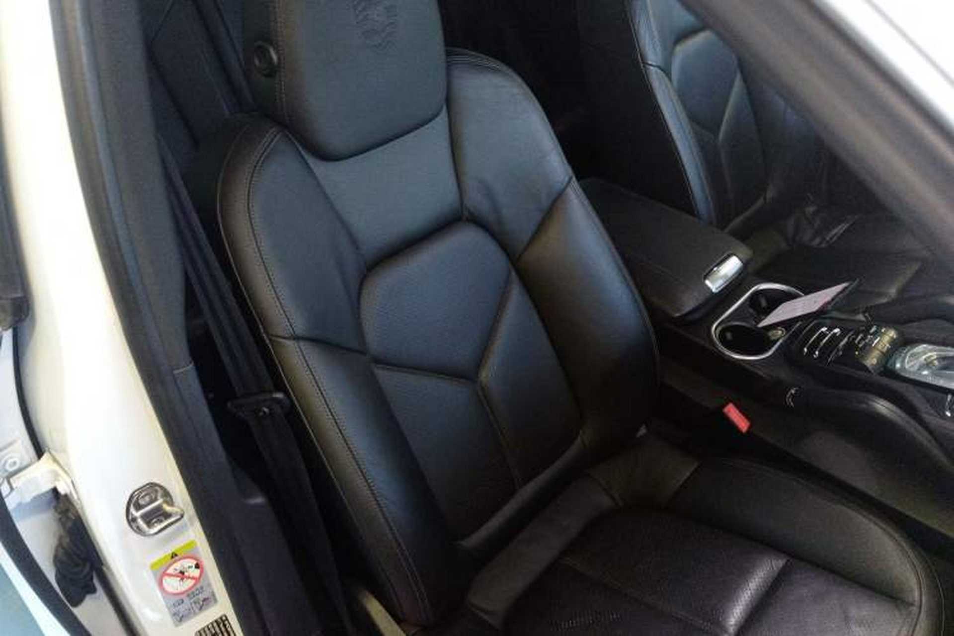 Used Porsche Cayenne 2014 Cayenne Platinum Edition 3.0T Right Front Seat