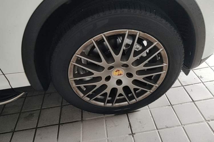 Used Porsche Cayenne  Right Front Wheel Hub