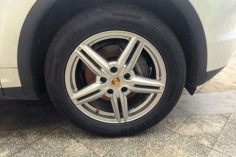 Used Porsche Cayenne 2014 Cayenne Platinum Edition 3.0T Right Front Wheel Hub