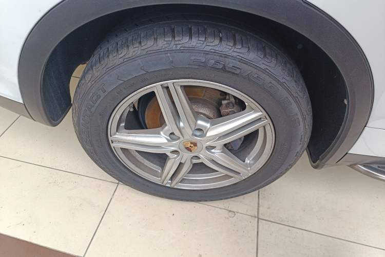 Used Porsche Cayenne 2014 Cayenne Platinum Edition 3.0T Right Rear Wheel Hub