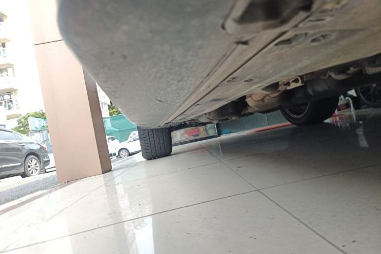 Used Porsche Cayenne 2014 Cayenne Platinum Edition 3.0T Right Side Sill