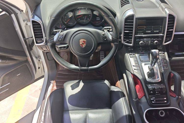 Used Porsche Cayenne 2014 Cayenne Platinum Edition 3.0T Steering Wheel