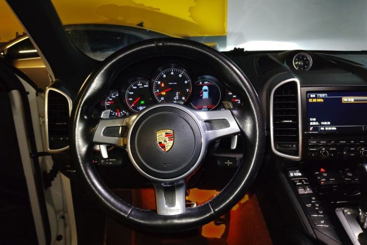Used Porsche Cayenne 2014 Cayenne Platinum Edition 3.0T Steering Wheel