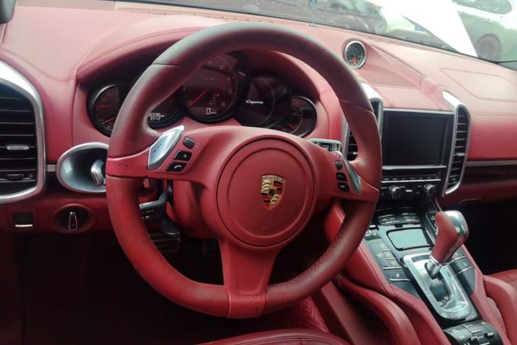 Used Porsche Cayenne 2014 Cayenne Platinum Edition 3.0T Steering Wheel