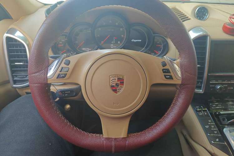 Used Porsche Cayenne 2014 Cayenne Platinum Edition 3.0T Steering Wheel