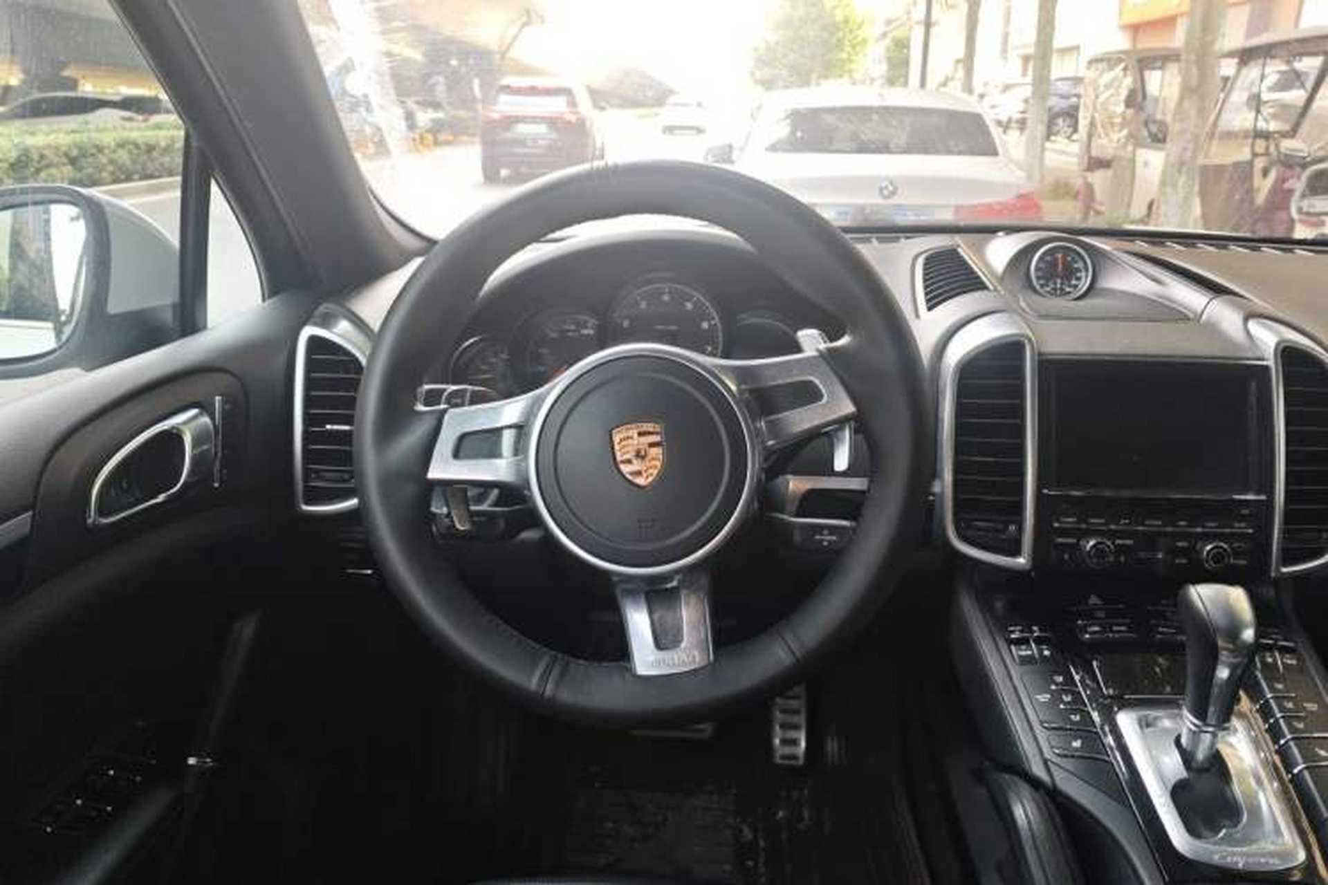 Used Porsche Cayenne 2014 Cayenne Platinum Edition 3.0T Steering Wheel