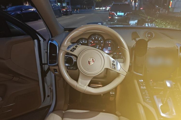 Used Porsche Cayenne 2014 Cayenne Platinum Edition 3.0T Steering Wheel