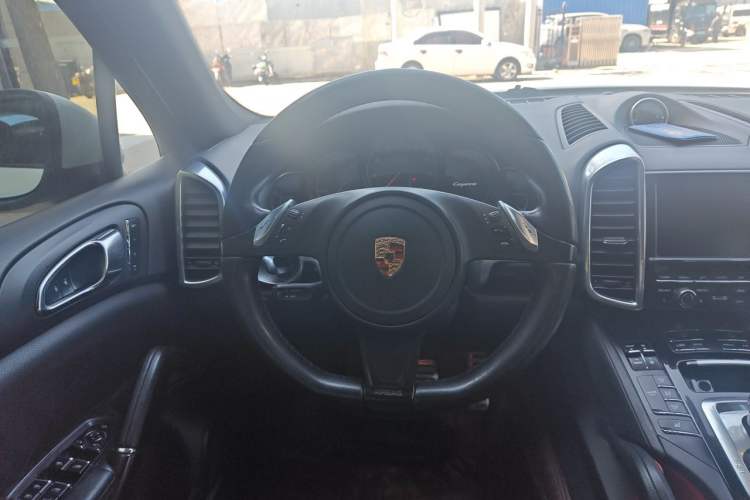 Used Porsche Cayenne 2014 Cayenne Platinum Edition 3.0T Steering Wheel