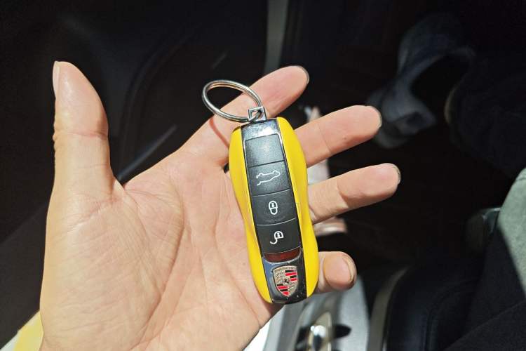 Used Porsche Cayenne 2014 Cayenne Platinum Edition 3.0T Vehicle Key