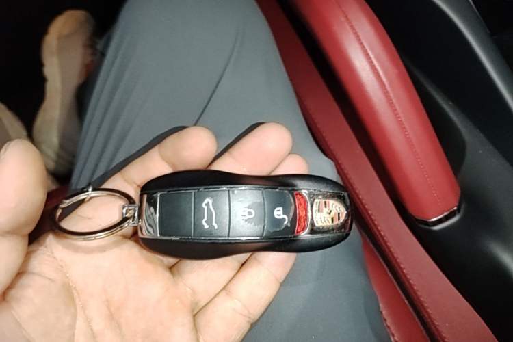 Used Porsche Cayenne  Vehicle Key