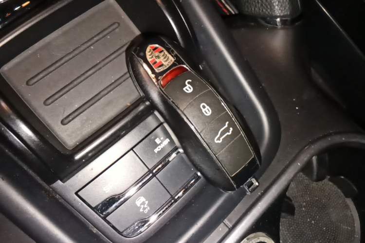 Used Porsche Cayenne 2014 Cayenne Platinum Edition 3.0T Vehicle Key