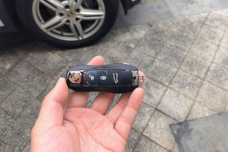 Used Porsche Cayenne 2014 Cayenne Platinum Edition 3.0T Vehicle Key